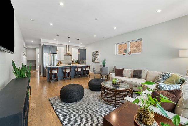 2423 W Rice Street 1, Chicago, IL 60622