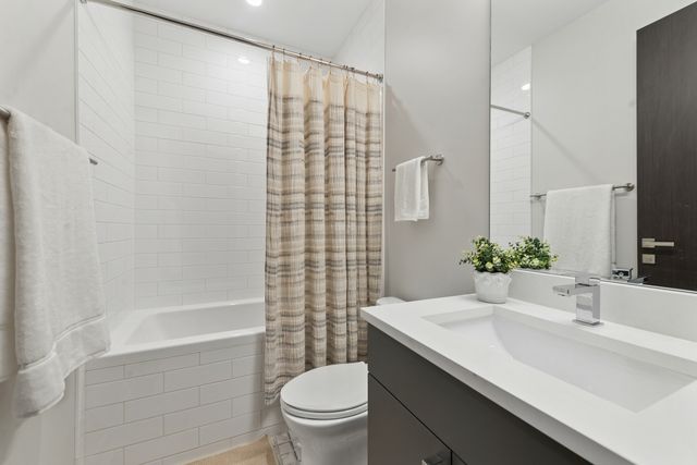 2423 W Rice Street 1, Chicago, IL 60622