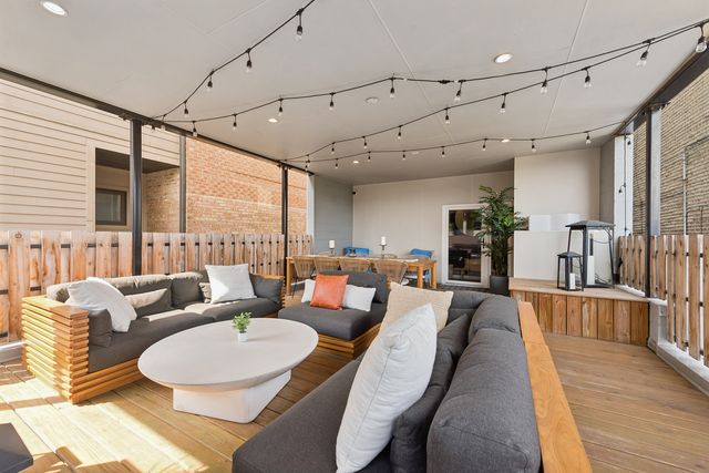 2423 W Rice Street 1, Chicago, IL 60622