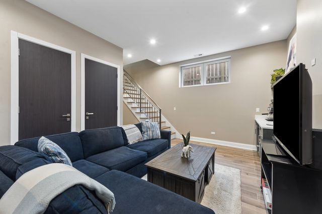 2423 W Rice Street 1, Chicago, IL 60622