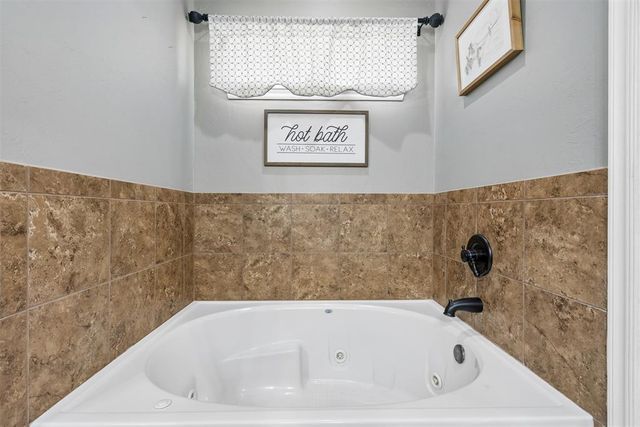 14543 Ashwood Court, Edmond, OK 73025