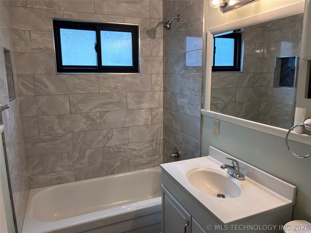 125 E Powell Street, Claremore, OK 74017