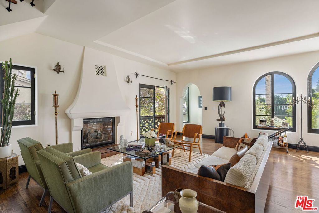 3313 Descanso Drive, Los Angeles, CA 90026 — exterior