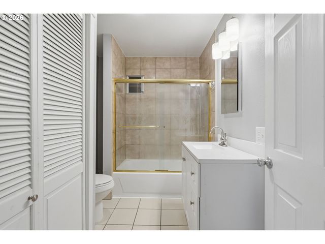 2005 CARLSON Rd, Vancouver, WA 98661