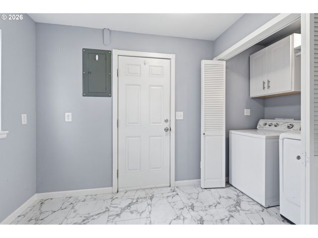 2005 CARLSON Rd, Vancouver, WA 98661