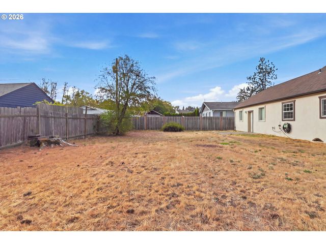 2005 CARLSON Rd, Vancouver, WA 98661