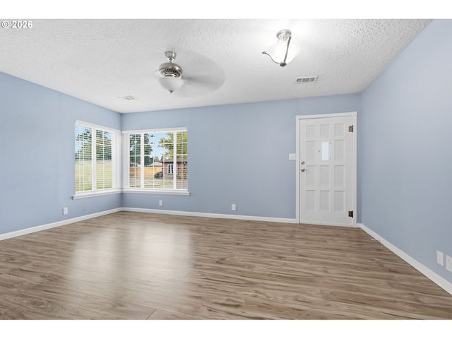 2005 CARLSON Rd, Vancouver, WA 98661