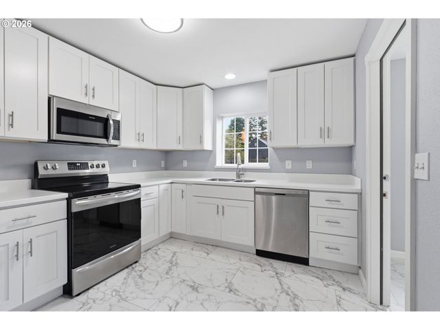 2005 CARLSON Rd, Vancouver, WA 98661