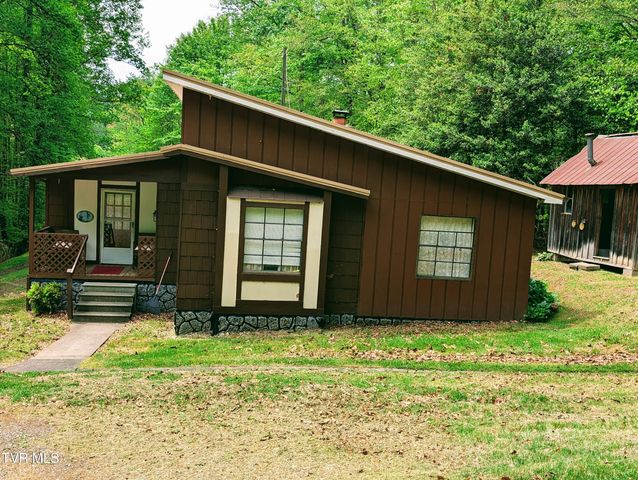 380 Hospital Drive, Clintwood, VA 24228