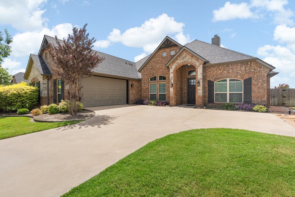 108 Odonna Drive, Waxahachie, TX 75165