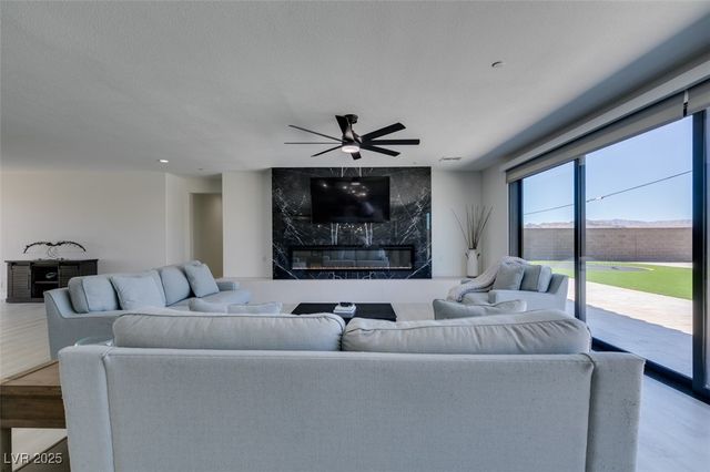 8741 Grand Pass Court, Las Vegas, NV 89113