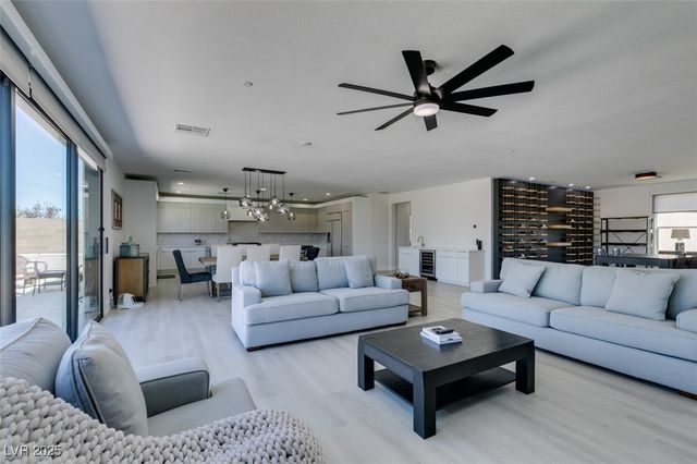 8741 Grand Pass Court, Las Vegas, NV 89113