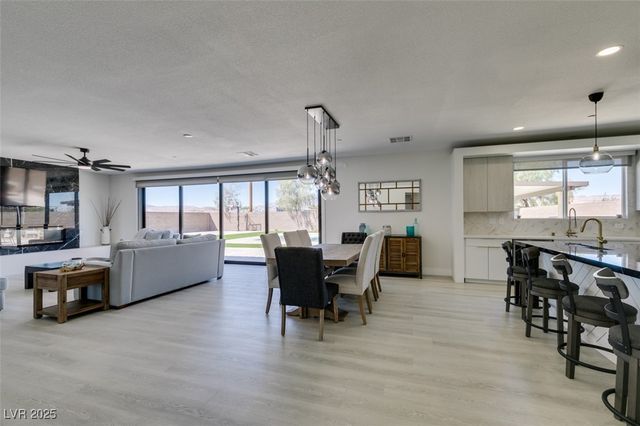 8741 Grand Pass Court, Las Vegas, NV 89113