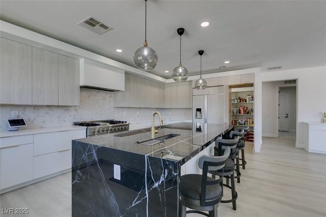 8741 Grand Pass Court, Las Vegas, NV 89113