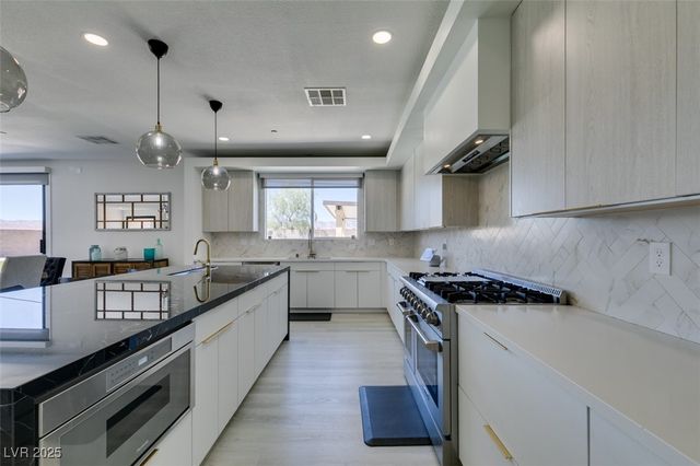 8741 Grand Pass Court, Las Vegas, NV 89113