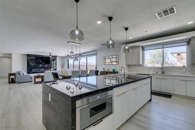 8741 Grand Pass Court, Las Vegas, NV 89113