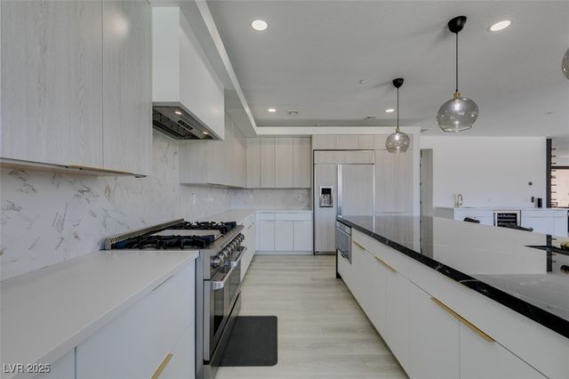 8741 Grand Pass Court, Las Vegas, NV 89113