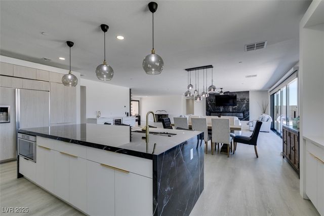 8741 Grand Pass Court, Las Vegas, NV 89113