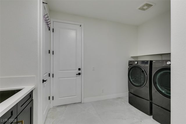 8741 Grand Pass Court, Las Vegas, NV 89113