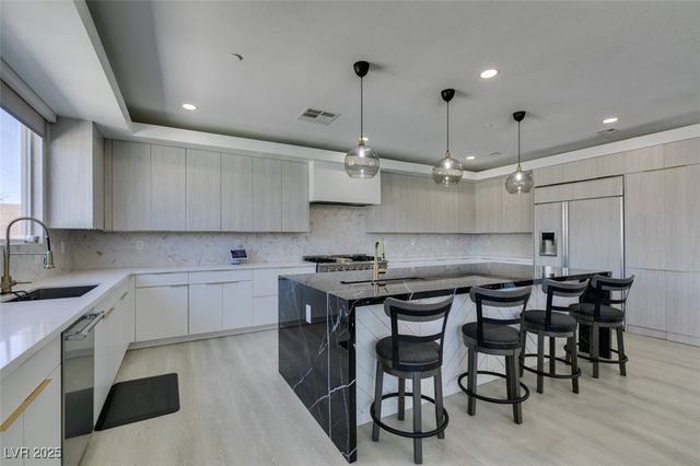 8741 Grand Pass Court, Las Vegas, NV 89113