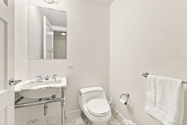 1 Renaissance Square 15D, White Plains, NY 10601