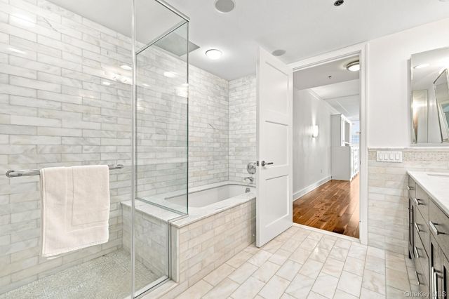 1 Renaissance Square 15D, White Plains, NY 10601