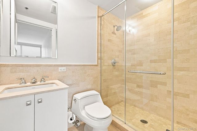 1 Renaissance Square 15D, White Plains, NY 10601