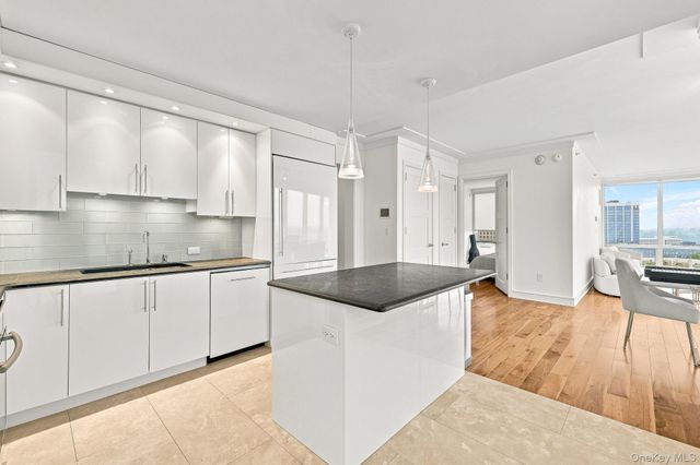 1 Renaissance Square 15D, White Plains, NY 10601