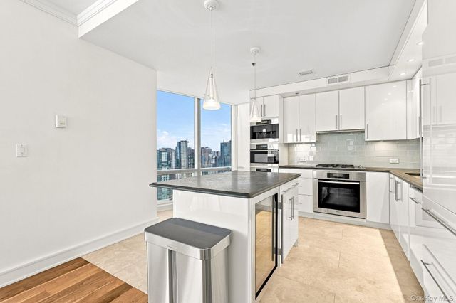 1 Renaissance Square 15D, White Plains, NY 10601