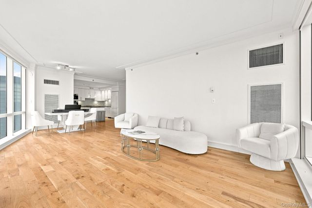 1 Renaissance Square 15D, White Plains, NY 10601