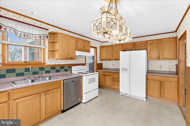 106 DISNEY AVE, Pasadena, MD 21122