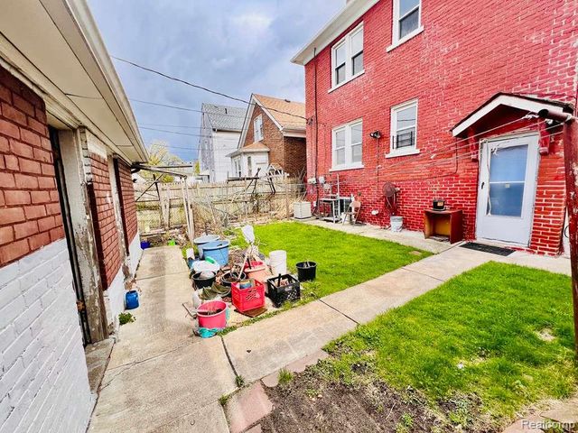 3215 Evaline Street, Hamtramck, MI 48212