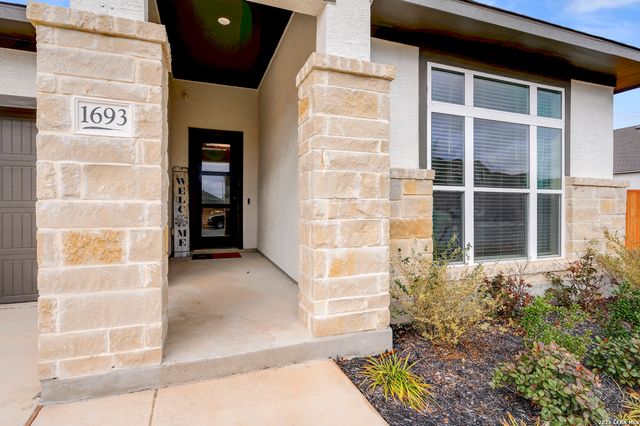 1693 Hidden Fox, New Braunfels, TX 78132