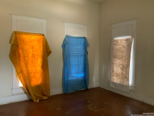 309 E 3rd Street, Nixon, TX 78140