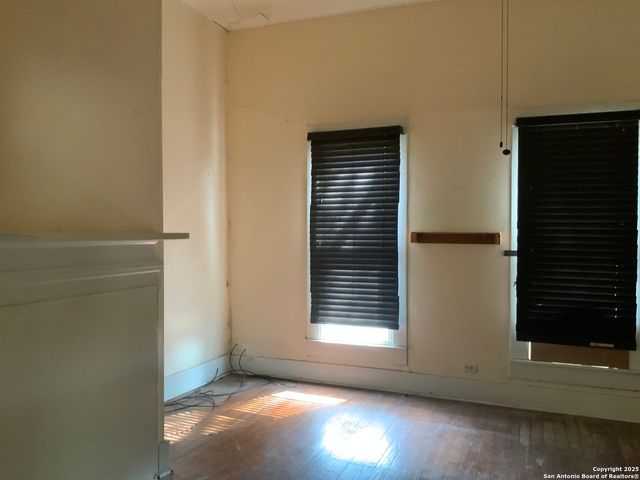 309 E 3rd Street, Nixon, TX 78140