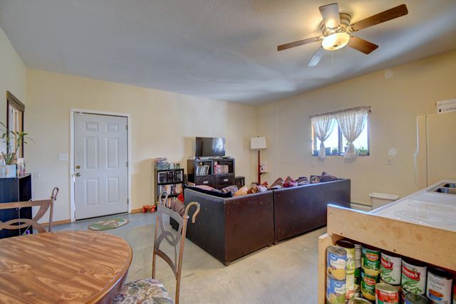 10 S Circle Road, Edgewood, NM 87015