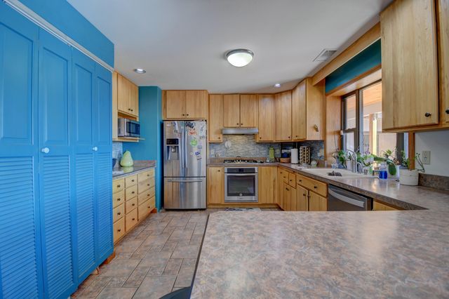 10 S Circle Road, Edgewood, NM 87015