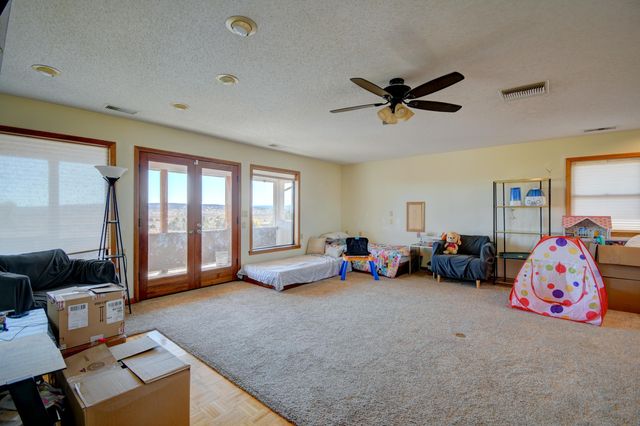 10 S Circle Road, Edgewood, NM 87015