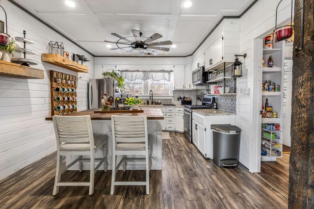 641 W 3rd Street, Baird, TX 79504