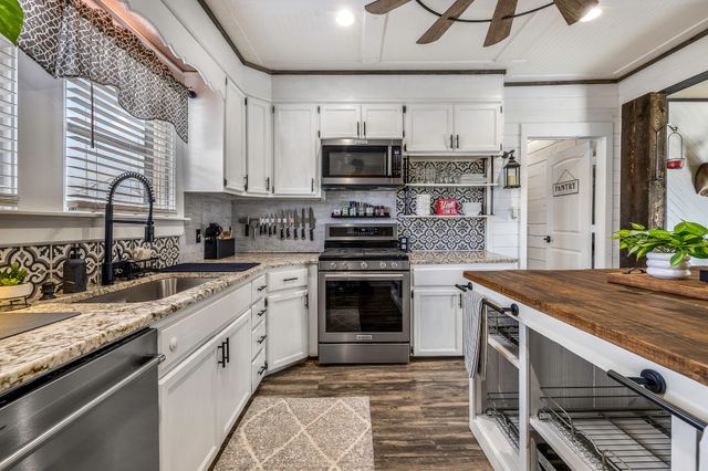 641 W 3rd Street, Baird, TX 79504