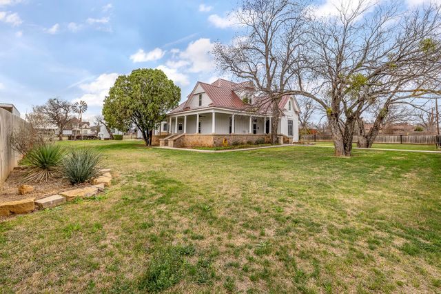 641 W 3rd Street, Baird, TX 79504