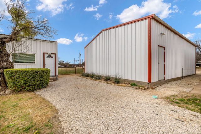 641 W 3rd Street, Baird, TX 79504