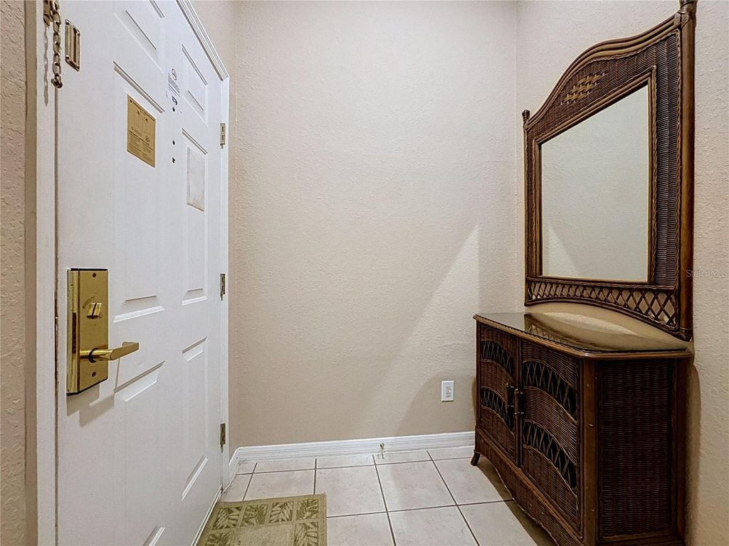 Image 2 of property listing at 805 LUCAYA LOOP 8201, Davenport, FL 33897