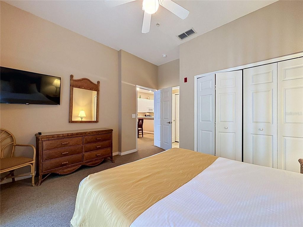 Image 12 of property listing at 805 LUCAYA LOOP 8201, Davenport, FL 33897