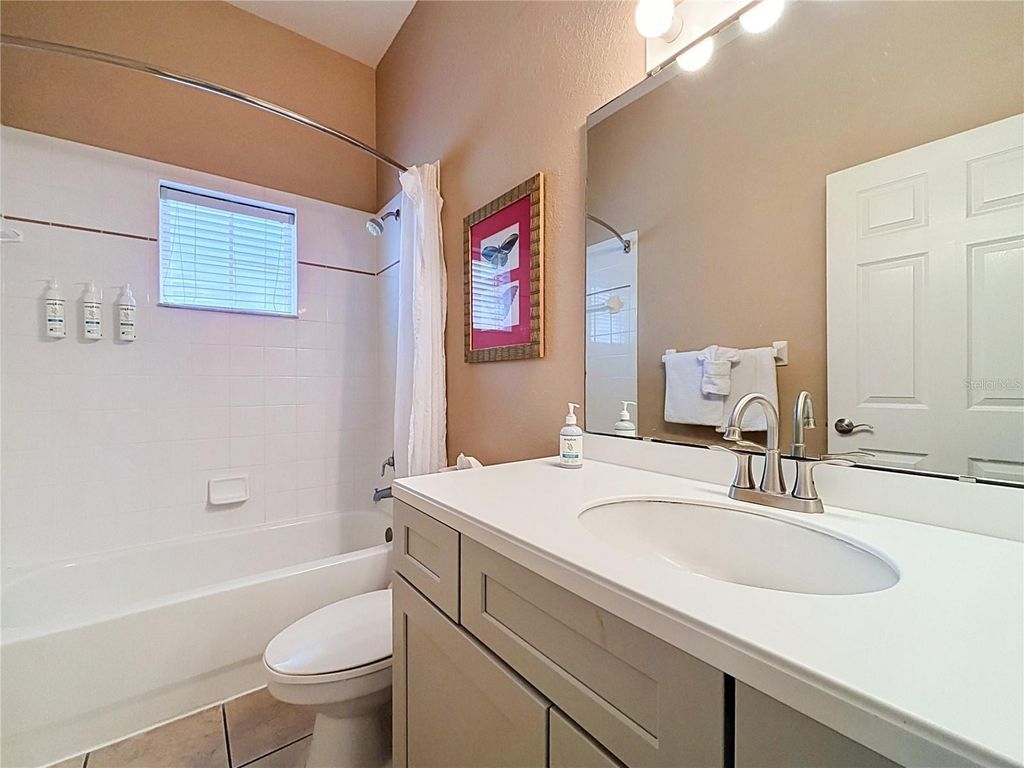 Image 16 of property listing at 805 LUCAYA LOOP 8201, Davenport, FL 33897