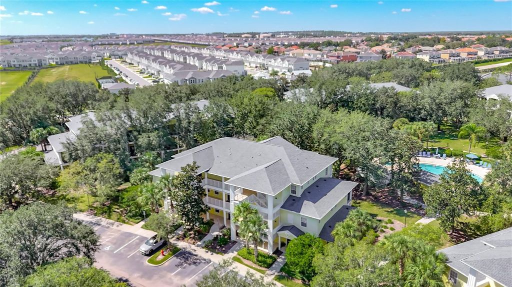 Image 25 of property listing at 805 LUCAYA LOOP 8201, Davenport, FL 33897