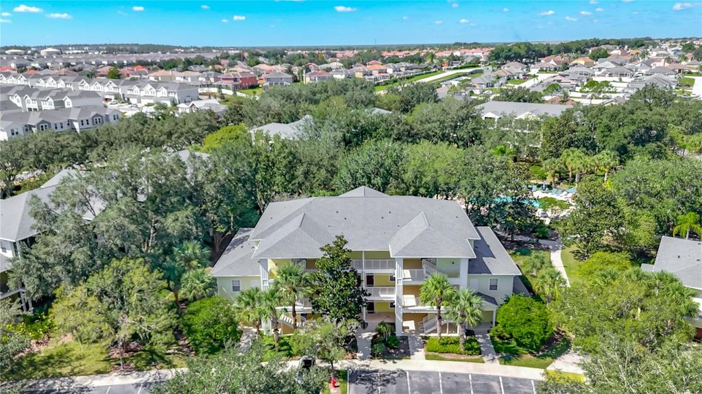 Image 26 of property listing at 805 LUCAYA LOOP 8201, Davenport, FL 33897