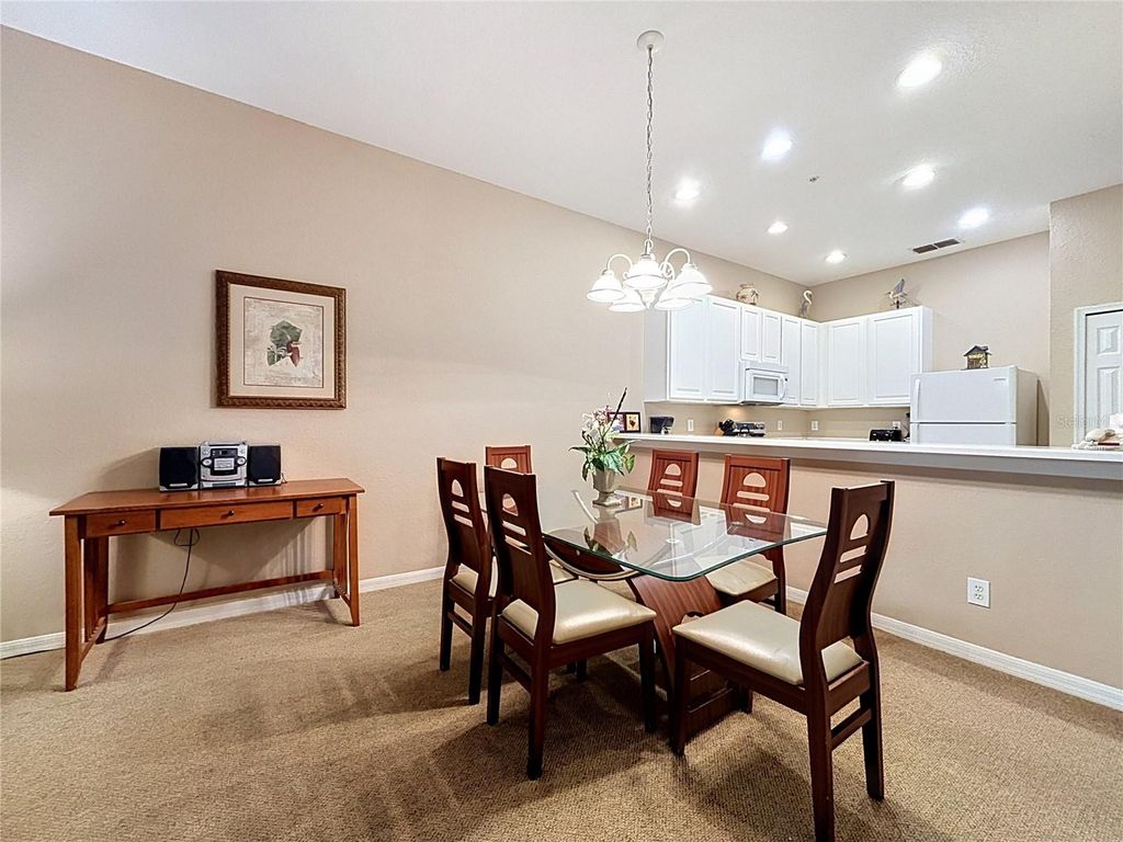 Image 8 of property listing at 805 LUCAYA LOOP 8201, Davenport, FL 33897