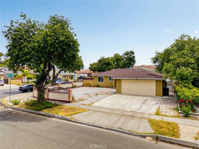 913 S Laurel, Santa Ana, CA 92704