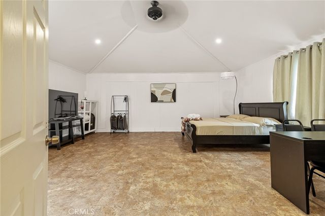 913 S Laurel, Santa Ana, CA 92704